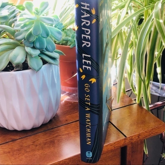 Go Set a Watchman | Hardcover | New
Book #2 in the To Kill a Mockingbird Series - Picture 4 of 6